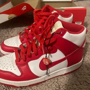 hightop dunks red and white gs (size 6y)
